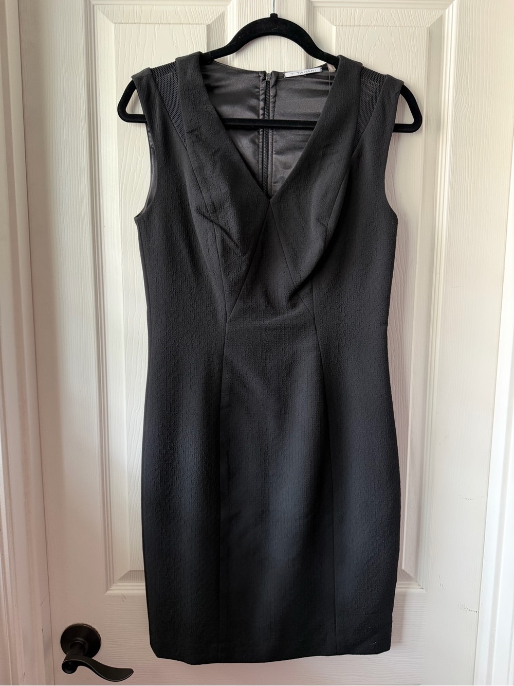 T Tahari Black Cocktail Sleeveless V-Neck Midi Sheath Dress